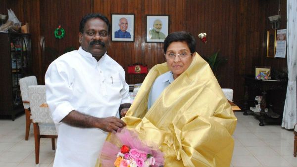 நாராயணசாமி மீது சிபிஐயில் புகார் கொடுங்க.. விடாதீங்க.. புகாருடன் வந்த தனவேலு.. கிரண் பேடி ஹேப்பி!