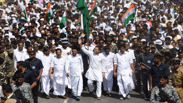 மோடியும் கோட்சேவும் ஒரே தத்துவத்தை நம்புகிறவர்கள்...கேரளா சிஏஏ எதிர்ப்பு போராட்டத்தில் ராகுல் காந்தி