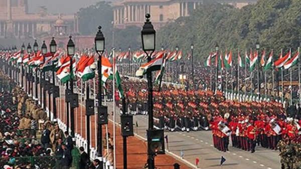 #RepublicDay2020 தேசமெங்கும் உற்சாகம்.. குடியரசு தினத்தை பெருமையுடன் கொண்டாடும் இந்தியர்கள்