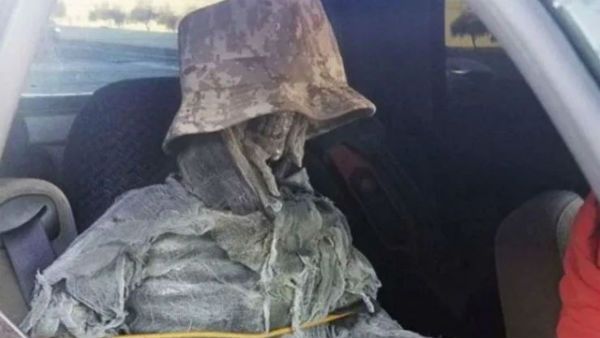 எலும்புக்கூடுக்கு டிரஸ் போட்டு.. அபராதத்தில் இருந்து தப்பிக்க தாத்தா செய்த தில்லாலங்கடி.!