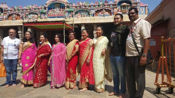 ஸ்ரீரங்கம் கோயிலில் தாய்லாந்து நாட்டு பெண்கள்.. தமிழ் பெண்களுக்கு இணையாக சேலை அணிந்து தரிசனம்