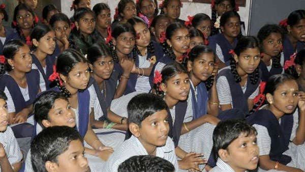 8-ஆம் வகுப்பு மாணவர்களுக்கு தினமும் 1 மணி நேரம் ஸ்பெஷல் கிளாஸ்.. பள்ளிக் கல்வித் துறை