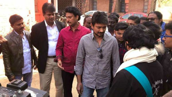 உங்களுடன் இருப்போம்.. கனிமொழியை தொடர்ந்து களமிறங்கிய உதயநிதி.. ஜேஎன்யூ மாணவர்களுடன் சந்திப்பு!