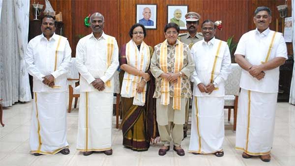 புதுச்சேரியில் களைகட்டிய சர்வதேச வேட்டி தினம்.. நெசவாளர்களை போற்றி உறுதிமொழி ஏற்பு!