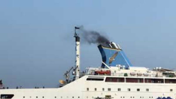 வங்கதேசத்தில் இருந்து மலேசியா நோக்கி சென்ற ரோஹிங்கியா அகதிகள் படகு நடுக்கடலில் மூழ்கியது-15 பேர் பலி