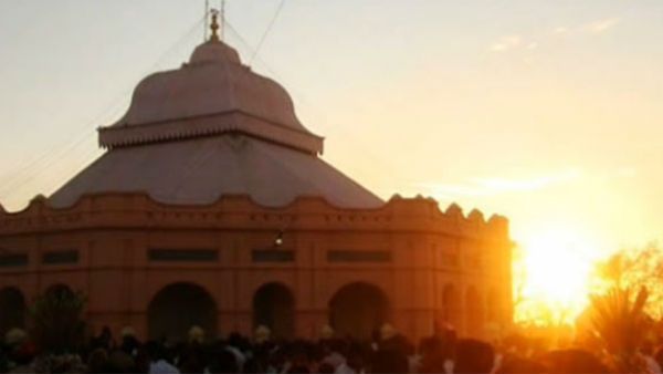 தைப்பூச நாளில் கிழக்கில் சூரிய உதயம் மேற்கில் முழு நிலவு நடுவில் ஜோதி தரிசனம் - வடலூரில் அற்புதம்