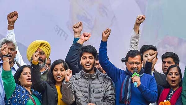 டெல்லி சட்டசபை தேர்தல்.. சிங்கப் பெண்களாக மாறிய 8 பெண்கள்.. ஆஹா அபாரம்!