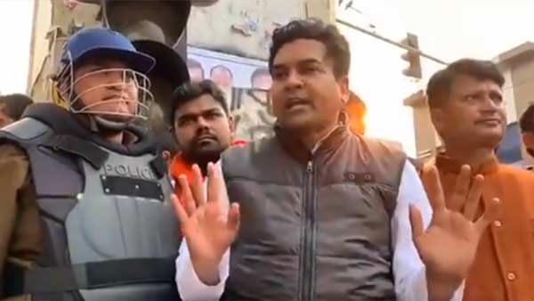 டெல்லியில் நீடிக்கும் பயங்கர வன்முறைக்கு காரணம் பாஜகவின் கபில் மிஸ்ரா!