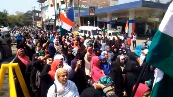 சிஏஏவுக்கு எதிரான போராட்டம்.. சென்னை வண்ணாரப்பேட்டையில் அனைத்து கடைகளும் மூடல்