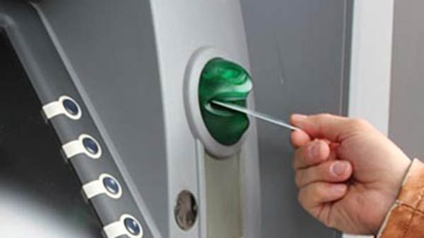 மாத சம்பளதாரர்களே இந்த நாட்களில் கொஞ்சம் அலார்ட்டாகவே இருங்க.. கதறவிடும் ஏடிஎம்கள்!