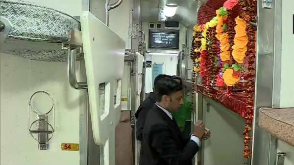 கோச் நம்பர் பி5.ல்.. சீட் நம்பர் 64.. கடவுள் சிவபெருமானுக்கு நிரந்தர சீட்.. அப்பர் பெர்த் ஒதுக்கீடு!