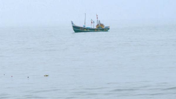 53 மீனவர்களை மீட்க வலியுறுத்தி ராமேஸ்வரம் மீனவர்கள் காலவரையற்ற ஸ்டிரைக்