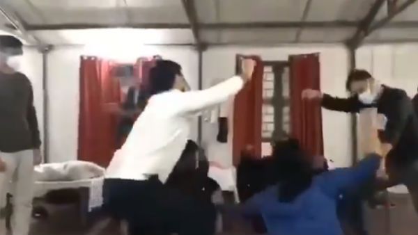 ஆஹா.. என்னம்மா குத்தாட்டம் போடுறாங்க.. கொரோனா பீதியில் சீனாவில் இருந்து வந்த இந்திய மாணவர்கள்