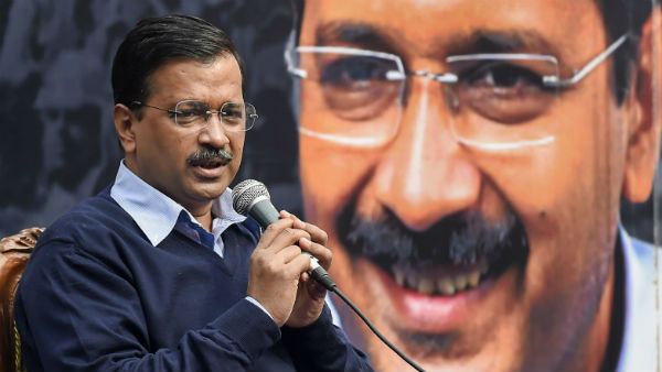 கெஜ்ரிவால் சிங்கிளாக ஜெயிக்க.. இந்த சிங்கப் பெண்கள்தான் காரணமாம்.. அசத்திய பெண் படை!