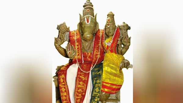 மாணவர்கள் தேர்வில் அதிக மதிப்பெண்கள் பெற ஸ்ரீ தன்வந்திரி பீடத்தில் ஆறு ஹோமங்கள் 