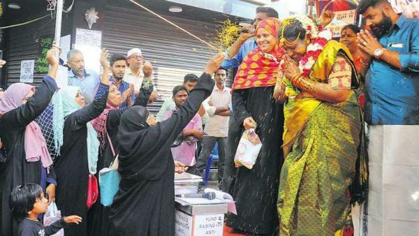 அருமை.. பாக்கியலட்சுமிக்கு அட்சதை போட்ட பர்தாக்கள்.. வியக்க வைத்த வண்ணாரப்பேட்டை வளைகாப்பு!