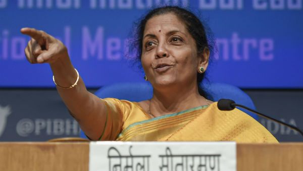 அது வீக் எண்ட்.. அதனால்தான் அப்படி.. பட்ஜெட் அன்று ஏற்பட்ட பங்கு சந்தை சரிவுக்கு நிர்மலா விளக்கம்!