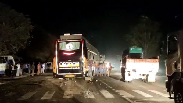 வளைவில் திரும்பிய போது விபரீதம்.. மோதிய பேருந்துகள்.. சேலத்தில் நேபாளத்தைச் சேர்ந்த 6 பேர் பலி