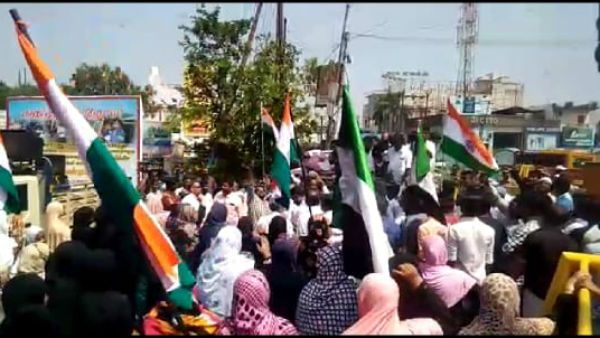 தமிழக அரசியலே மாறும்.. டெல்லி அளவிற்கு உருவெடுக்கும் வண்ணாரப்பேட்டை.. வலிமை பெறும் போராட்டம் !