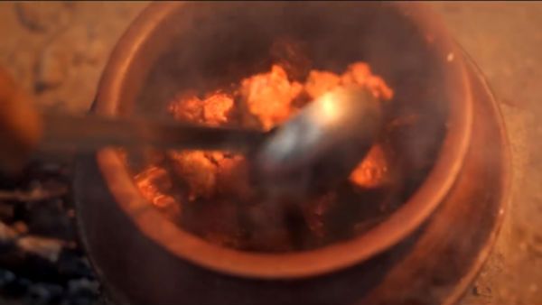 Web Series: என்னாது மட்டன் ஊறுகாவா.. பயங்கர அலும்பா இருக்கேய்யா உங்களோட!