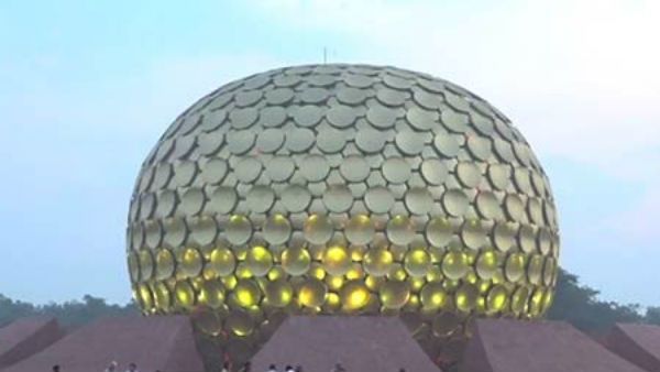 கொரோனா அச்சம்.. ஓட்டல்கள் காலி.. சுற்றுலா தலங்களில் மக்கள் இல்லை.. புதுச்சேரி நிலவரம்