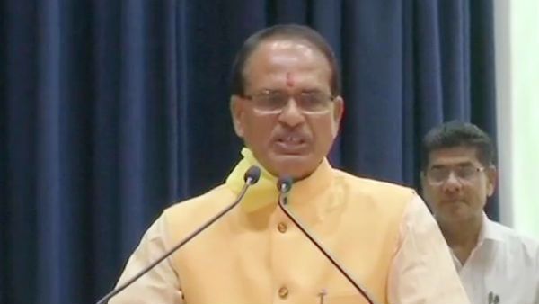 மத்திய பிரதேசத்தில் ஆட்சி மாற்றம்.. முதல்வராக பதவி ஏற்றார் பாஜகவின் சிவராஜ் சிங் சவுகான்!