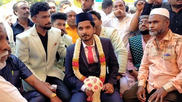 கையில் பூச்சண்டு, கழுத்தில் மாலை, சிஏஏவை எதிர்த்த மாப்பிள்ளை.. தாம்பரம் போராட்ட களத்தில் கல்யாணம்