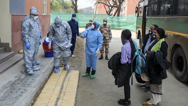 கோவிட் 19 நோயாளியின் உடலை வாங்க உறவினர்கள் மறுப்பு.. பெரும் பிரச்சினைக்கு பிறகு உடல் தகனம்