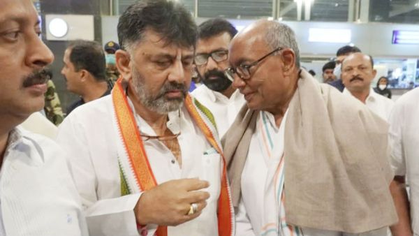 கர்நாடகாவில் அடைத்து வைக்கப்பட்ட காங். எம்.எல்.ஏக்களை சந்திக்க திக்விஜய் சிங்குக்கு கோர்ட் நோ அனுமதி