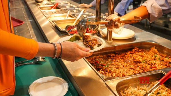 உணவு பார்சல்களை விநியோகிக்கும் தொழிலில் ஈடுபடுவோருக்கு அடையாள அட்டை.. எப்படி பெறுவது விவரம்