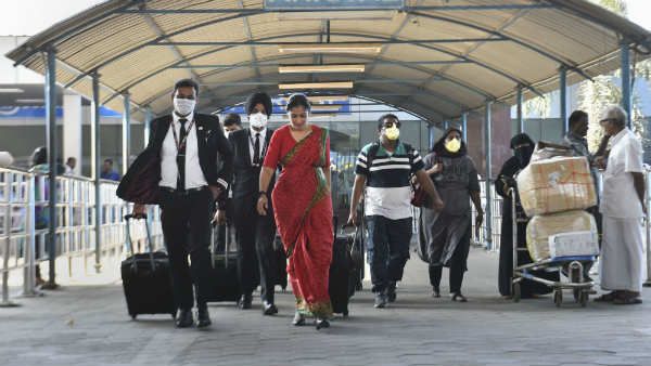 கொச்சி: கொரோனா பாதித்த ஒருவருக்காக 289 பயணிகளையும் கூண்டோடு இறக்கிவிட்ட துபாய் விமானம்
