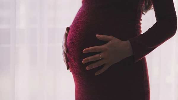 நாட்டிலேயே முதல்முறையாக கேரளா அரசு சூப்பர் உத்தரவு.. பெண்களுக்கு மகப்பேறு விடுப்பில் அதிரடி சலுகை