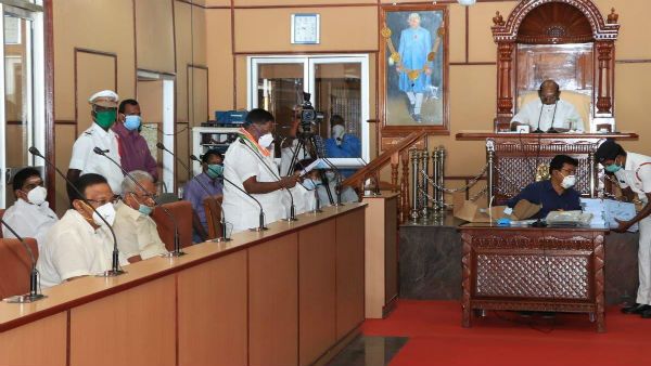 புதுச்சேரியில் ரூ. 2042 கோடிக்கு இடைக்கால பட்ஜெட்.. நாளை முதல் ரூ. 2000.. அதிமுக வெளிநடப்பு!