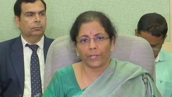 யெஸ் பேங்க் இந்த நிலைக்கு வர காரணம் காங்கிரஸ் கூட்டணி அரசுதான்.. நிர்மலா சீதாராமன் ஒரே போடு