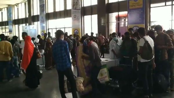 144 தடை உத்தரவு, தமிழகமே லாக் டவுன்: சொந்த ஊர் செல்ல கோயம்பேடு பேருந்து நிலையத்தில் குவிந்த மக்கள்