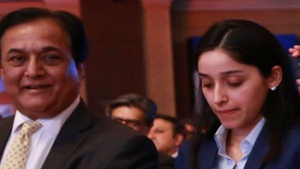 லண்டனுக்கு பறக்க முயன்ற யெஸ் வங்கி நிறுவனரின் மகள்.. விமான நிலையத்தில் தடுத்து நிறுத்திய அதிகாரிகள்