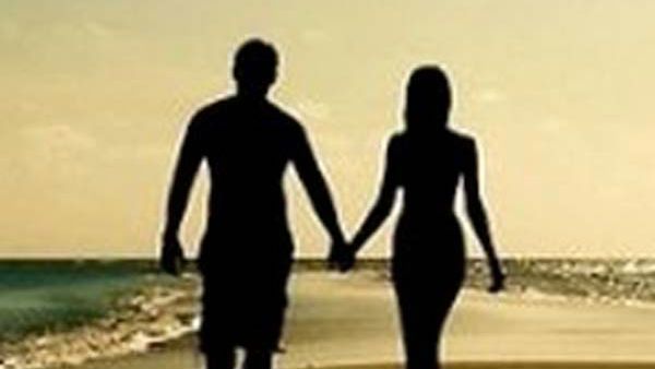 கொரோனா வைரஸ்:  கொஞ்ச நாளைக்கு தள்ளியே படுங்க...  முத்தத்திற்கும் கட்டுப்பாடுதான் 