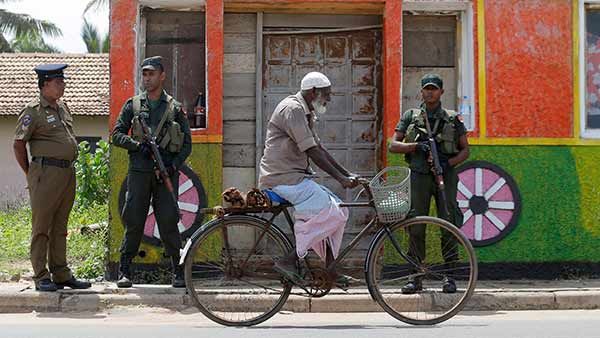 இன்று முதல் திங்கள்கிழமை காலை வரை இலங்கையில் ஊரடங்கு உத்தரவு.. மக்கள் வெளியே வர முடியாது