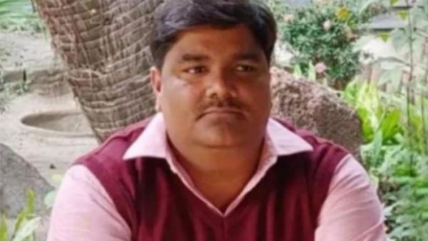 டெல்லி வன்முறை வழக்கு- தேடப்பட்ட ஆம் ஆத்மி மாஜி கவுன்சிலர் தாஹிர் உசைன் சரண்