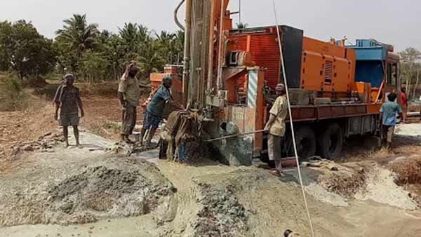 ஊரடங்கால் பல மாநிலங்களில் உணவுக்கு தவிக்கும் தமிழக போர்வெல் லாரி தொழிலாளர்கள்