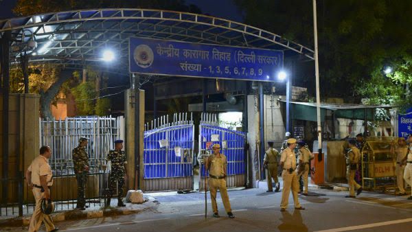 நிர்பயா கொலை குற்றவாளிகளை தூக்கிலிட தயாராகும் திஹார் சிறை- துக்கிலிடும் ஊழியர் வருகை- நாளை ஒத்திகை!