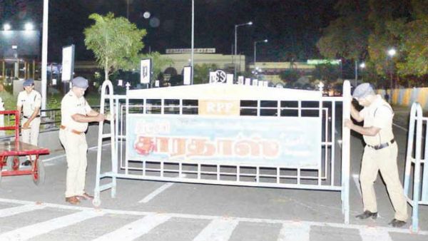 31-ந் தேதி வரை ரயில்கள் ஓடாது.. மூடப்பட்டது ரயில் நிலையங்கள்.. டிக்கெட் கவுண்ட்டர்களும் அடைப்பு