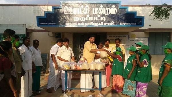 ஏழை எளிய மக்களுக்கு அத்தியாவசிய பொருட்கள்... களத்திற்கு வந்த அமமுக நிர்வாகிகள்