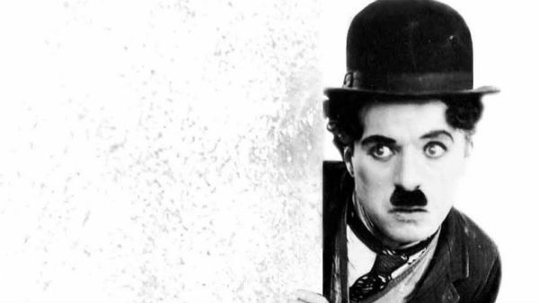 தெருவோரம் சுருண்டு கிடந்த சிறுவன்.. விஸ்வரூவமெடுத்து.. சிரிக்க வைத்து, அழவும் வைத்த.. சார்லிசாப்ளின்