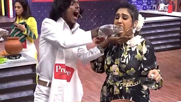 வனிதாக்கா...சாப்பிடவேண்டியதுதான்....அதுக்காக 90 பானி பூரியா?