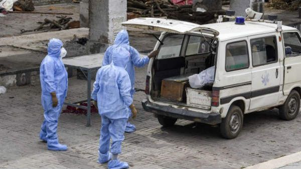 மேகாலயா: கொரோனா பீதியால் ஷில்லாங் மருத்துவமனையில் இருந்து குதித்து நோயாளி தற்கொலை