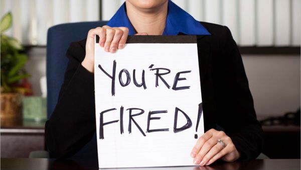 லாக்டவுன் நீட்டிப்பால் நிறுவனங்களுக்கு அடி.. ஊதிய குறைப்பு, பணியாளர் நீக்கம் நடவடிக்கைகள் அதிகரிப்பு