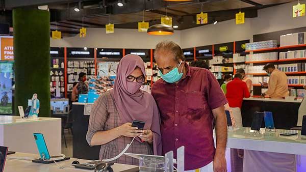 கொரோனா பாதிப்பு குறைவான இடங்களில் இன்று நள்ளிரவு முதல் லாக்டவுன் கட்டுப்பாடுகள் தளர்வு