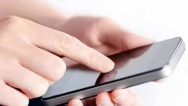 லாக்டவுன் நீடித்தால் மே இறுதியில் 4 கோடி இந்தியர்கள் கையில் மொபைல் போனே இருக்காதாம்