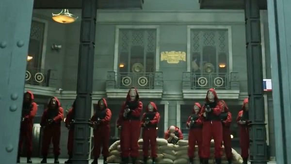 Web Series: Money Heist...செம திரில்லிங்.. திக் திக் கதை.. திரில் சீரிஸ்!